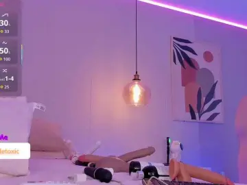 Bongacams Live Sex Cam of LittleToxic