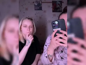 Bongacams Sex Cam of BellaAndAlice