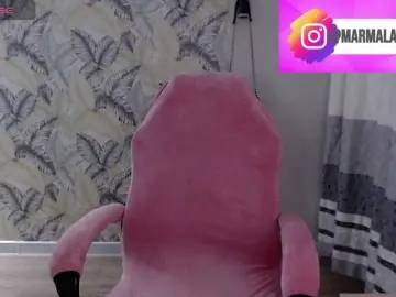 Bongacams Watch Live Sex Cams of Foxymoxy19