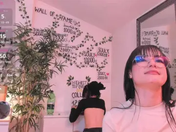Bongacams Watch Live Sex Cams of mira0-0