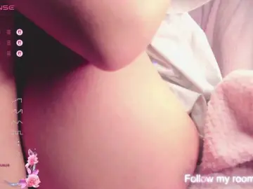 Bongacams Live Sex Cam of LeenyLipss