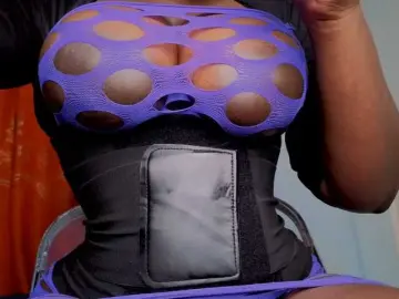 Bongacams Sex Chat of bigzonroe24