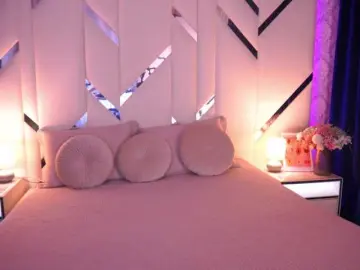 Bongacams Adult Webcam of LoveeDove