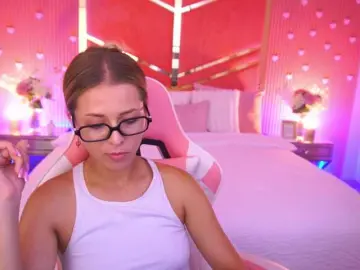 Bongacams Nude Webcam of LoveeDove
