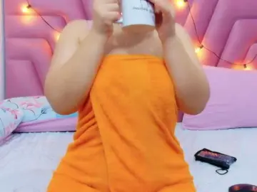 Bongacams Nude Webcam of horny18girl