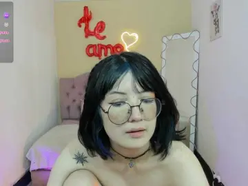 Bongacams Watch Live Sex Cams of LEAH-TAY