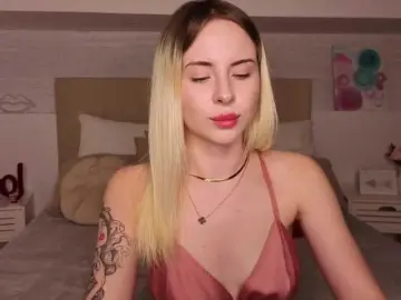 Bongacams Watch Live Sex Cams of Bella-crazyy