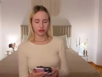 Bongacams Watch Live Sex Cams of Bella-crazyy