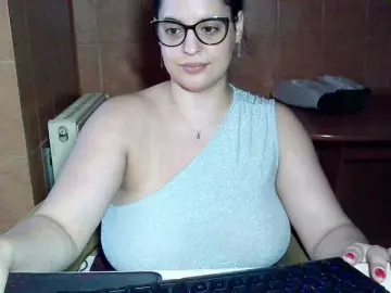 Bongacams Sex Cam of MoniqQuuen