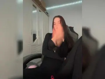 Bongacams Watch Live Sex Cams of SweetLolllli