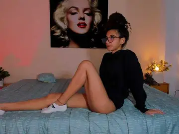 Bongacams Sex Cam of Lovee-Submiissive1