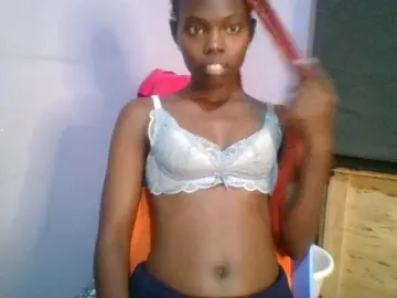 Bongacams Sex Cam of Sweet-petite