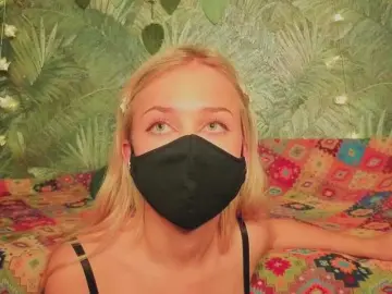 Bongacams Watch Live Sex Cams of Meeeeow