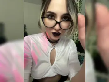 Bongacams Best live sex cam show of YoloLove