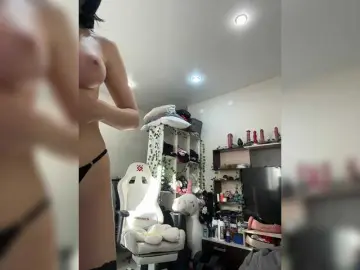 Bongacams Live Sex Cam of YoloLove