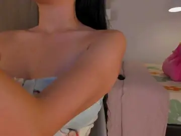 Bongacams Free Porn Cam of TinyRouse