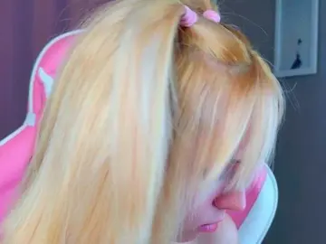 Bongacams Live Sex Cam of b4by-lol1