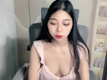 Bongacams Free Porn Cam of Strawberry18