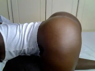 Bongacams Free Porn Cam of desirdoll23