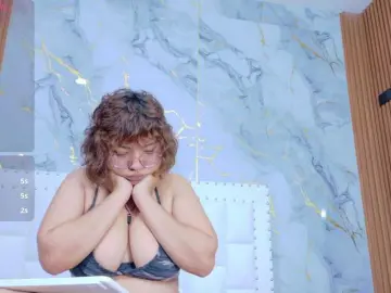 Bongacams Watch Live Sex Cams of cutiecurvyForeign