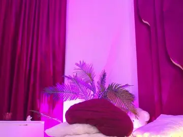 Bongacams Watch Live Sex Cams of KiraKrush