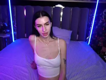 Bongacams Watch Live Sex Cams of SnowWhiteee