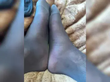 Bongacams Nude Webcam of Feet-sweet-little-girl