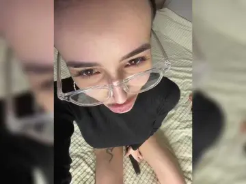 Bongacams Nude Webcam of AdeleLaCroix