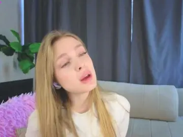 Bongacams Best live sex cam show of CrimsonAura