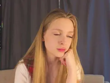 Bongacams Best Webcam of CrimsonAura