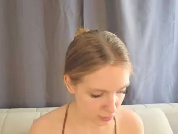 Bongacams Free Porn Cam of CrimsonAura