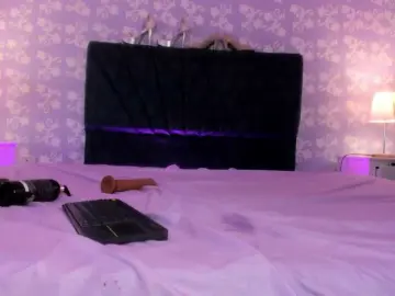 Bongacams Free Live Porn of LittleKloe