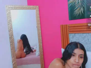 Bongacams Watch Live Sex Cams of littleeemiily