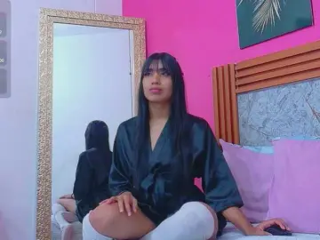 Bongacams Nude Webcam of littleeemiily