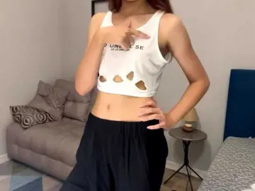 Bongacams Nude Webcam of MyrleLinnan