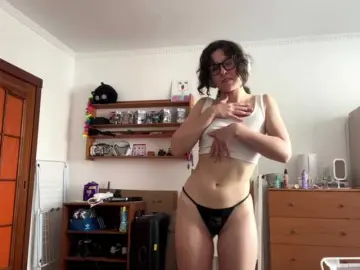 Bongacams Free Porn Cam of PlushPoutX