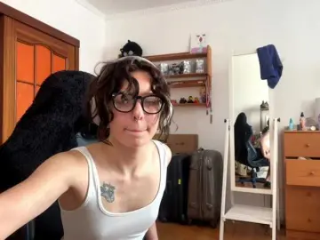 Bongacams Free Porn Cam of PlushPoutX