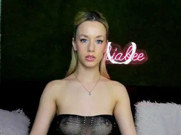 Bongacams Free Porn Cam of MiaBeeX