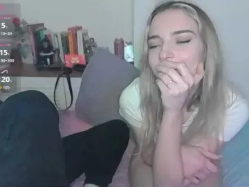 Bongacams Live Sex Cam of Almondmilka