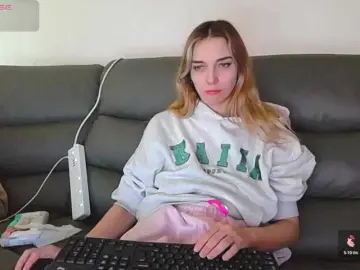 Bongacams Adult Webcam of Almondmilka