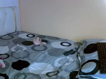 Bongacams Watch Live Sex Cams of PetiteAlluree
