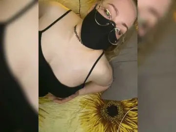 Bongacams Live Sex Cam of Donut-red