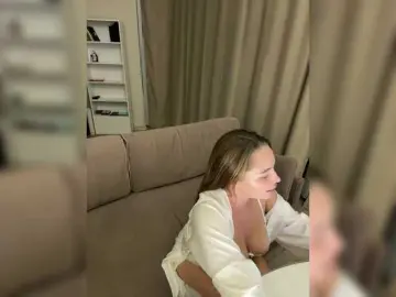 Bongacams Free Live Porn of EvaXLeo