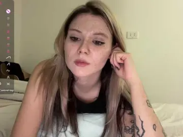 Bongacams Watch Live Sex Cams of Alicee-teasee