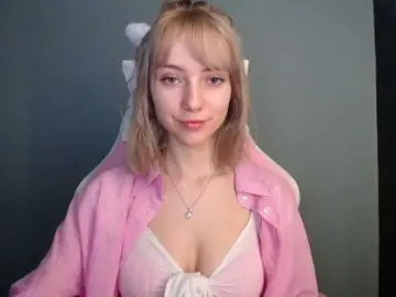 Bongacams Free Porn Cam of LuciaGlow