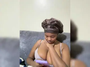 Bongacams Adult Video Chat of Curvy-maxy9