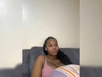 Bongacams Watch Live Sex Cams of Curvy-maxy9