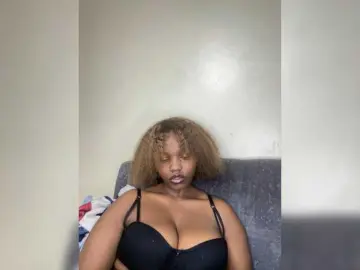 Bongacams Watch Live Sex Cams of Curvy-maxy9
