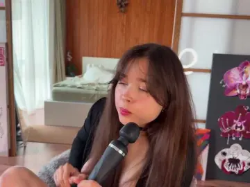 Bongacams Adult Webcam of PlumyBun