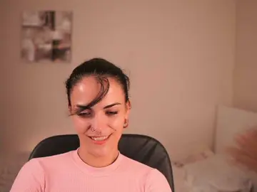 Bongacams Watch Live Sex Cams of Paulinemedonca